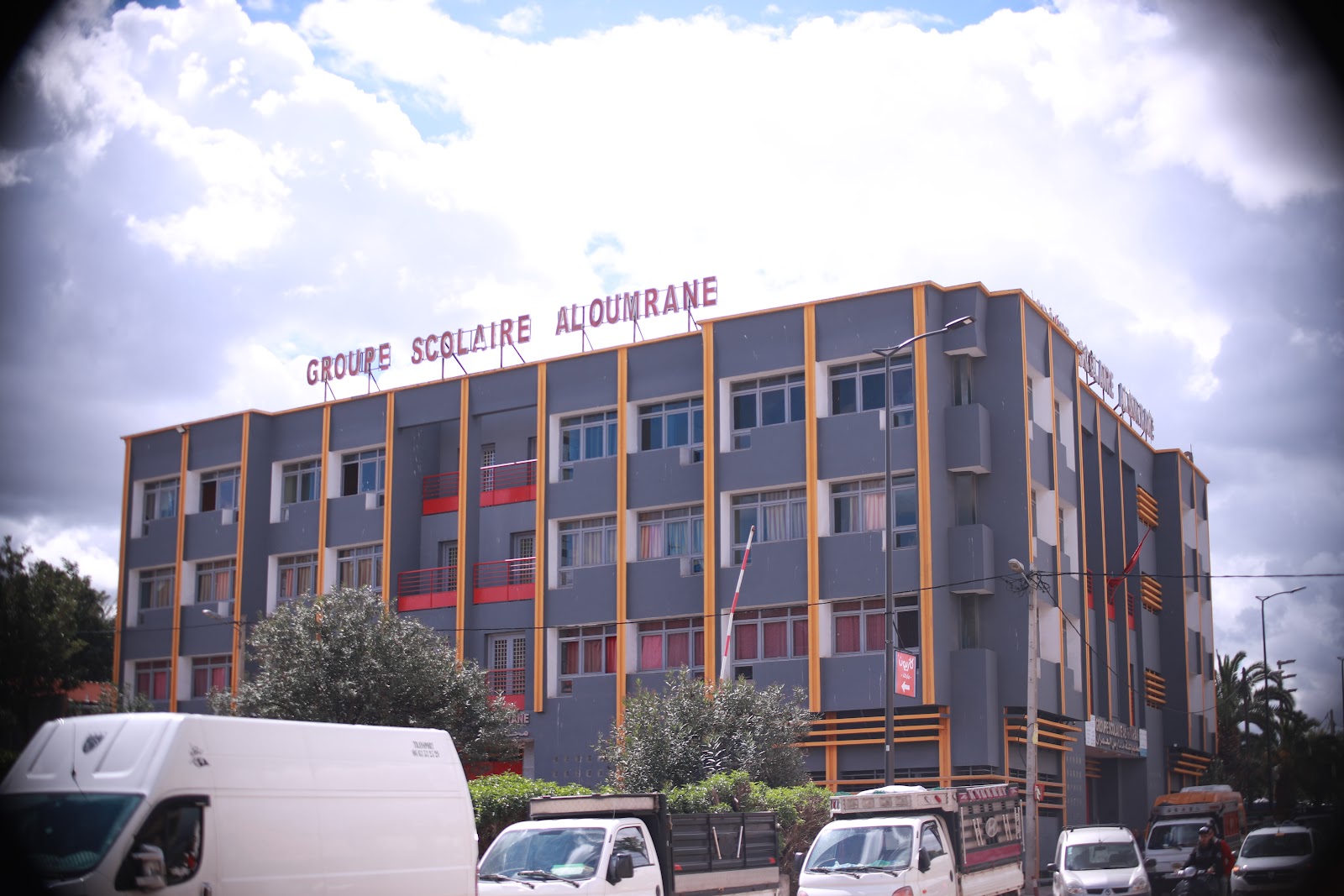 Façade de l'école privée Al Oumrane à Sidi Maârouf, Casablanca